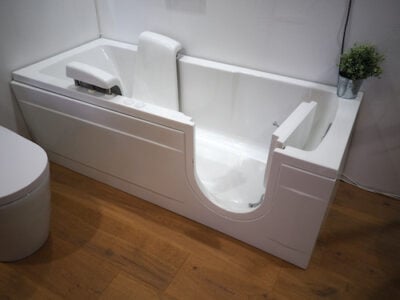 What Are the Pros and Cons of a Walk-in Tub?