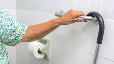 Bathroom Remodeling Tips for Aging Adults 