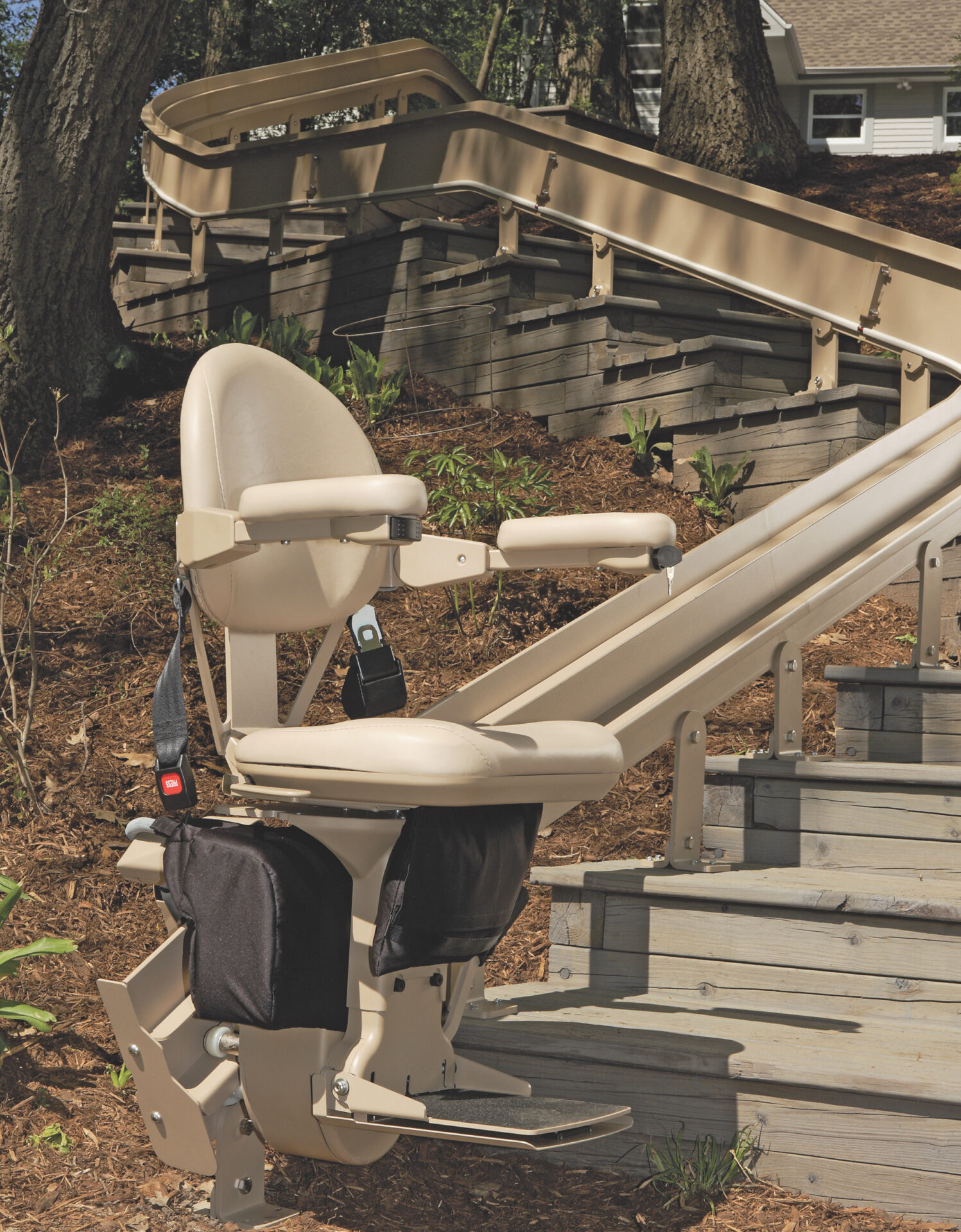 Elite Outdoor Curve CRE 2110E at bottom no rider