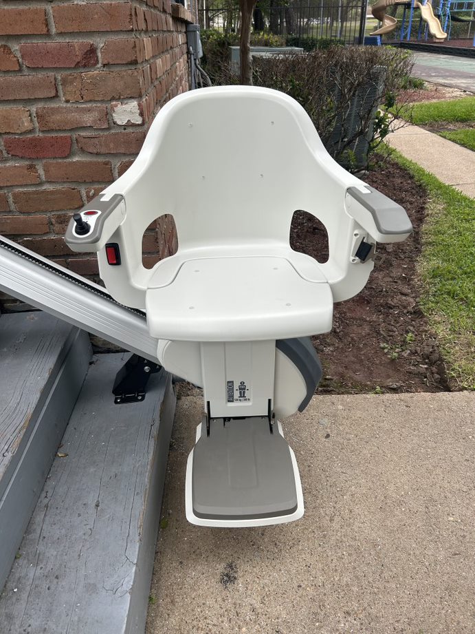 N. Houston Outdoor Stairlift 2