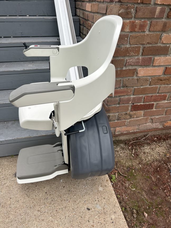 N. Houston Outdoor Stairlift 3