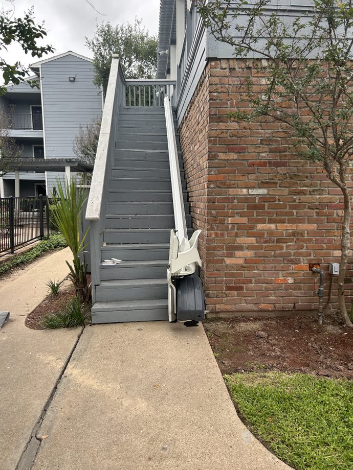 N. Houston Outdoor Stairlift