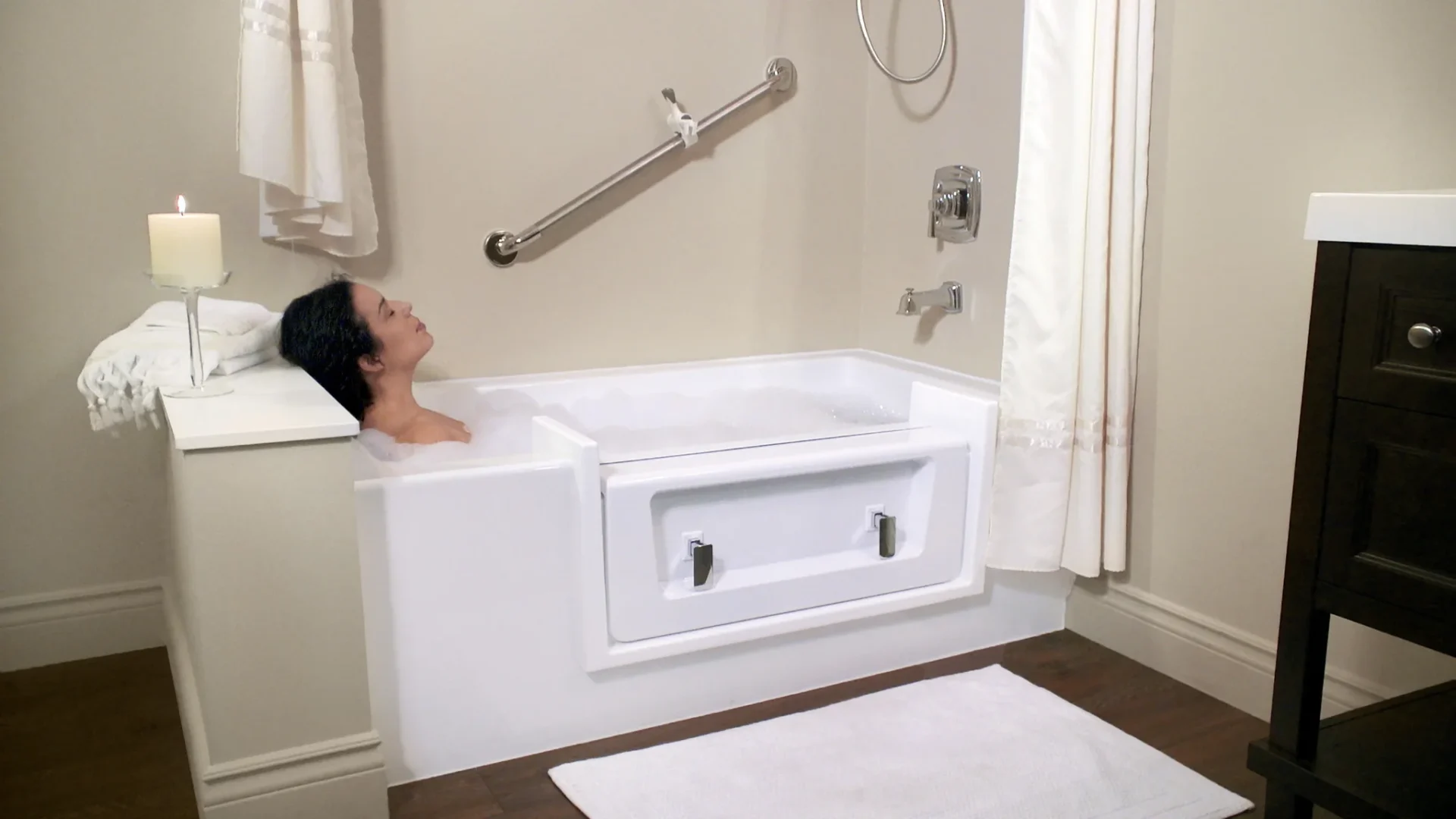 Accessibility bathing options Quick Tub Cap 3