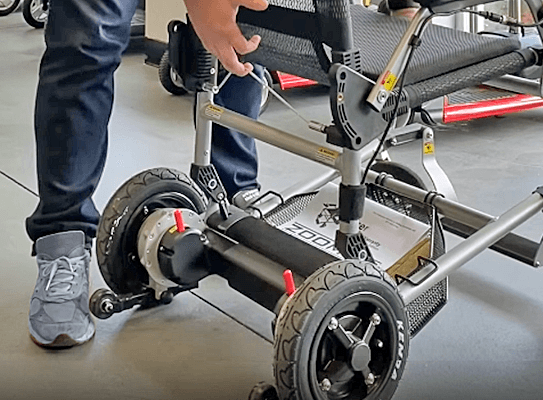 zoomer folding